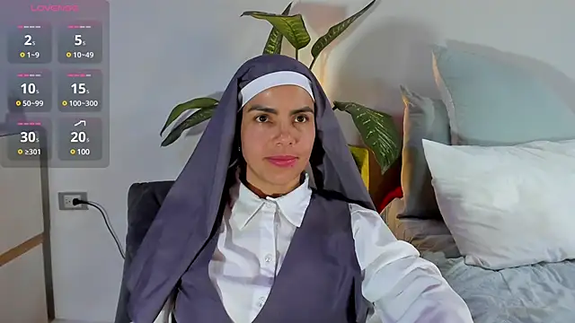 ClaraMariaMon online show from 01.30.25