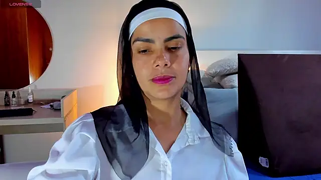 ClaraMariaMon online show from 03.17.25