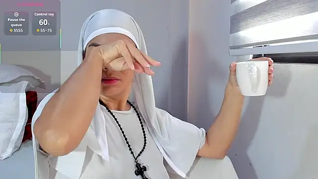 ClaraMariaMon online show from 10.25.25