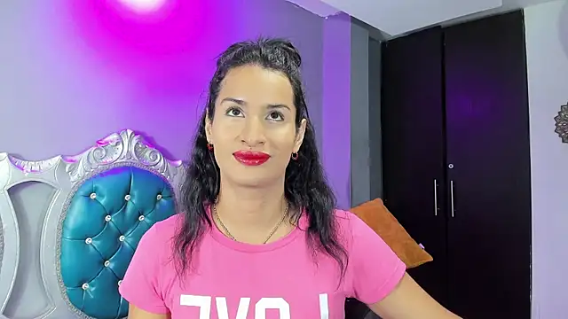 Snapshot of jennifer_ts chatting on 12.29.24 jennifer ts online show from 12.29.24