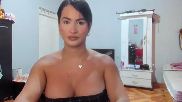 Snapshot of jennifer_ts chatting on 10.29.25 jennifer ts online show from 10.29.25