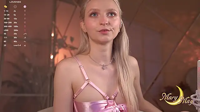 Snapshot of marylunamay chatting on 06.12.26 marylunamay online show from 06.12.26