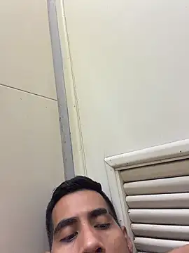 Snapshot of EnriquePersian197 chatting on 05.16.26 EnriquePersian197 online show from 05.16.26