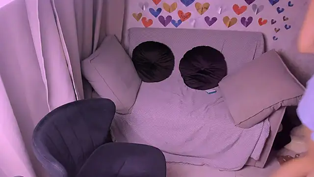 kirraa  online show from 02.20.25