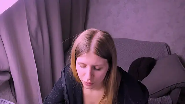 kirraa  online show from 02.26.25