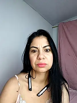 Snapshot of saralunabella chatting on 12.22.24 saralunabella online show from 12.22.24