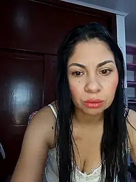 Snapshot of saralunabella chatting on 01.08.25 saralunabella online show from 01.08.25