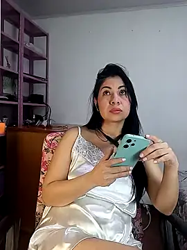 Snapshot of saralunabella chatting on 01.16.25 saralunabella online show from 01.16.25