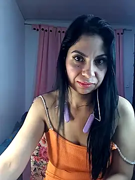 Snapshot of saralunabella chatting on 02.15.25 saralunabella online show from 02.15.25