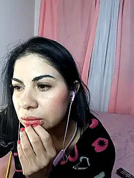 Snapshot of saralunabella chatting on 03.10.25 saralunabella online show from 03.10.25