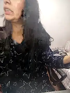 Snapshot of saralunabella chatting on 10.08.25 saralunabella online show from 10.08.25