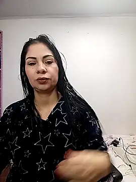 Snapshot of saralunabella chatting on 10.19.25 saralunabella online show from 10.19.25
