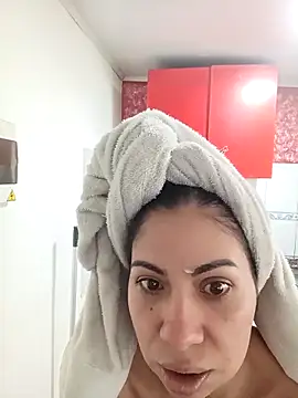 Snapshot of saralunabella chatting on 10.22.25 saralunabella online show from 10.22.25
