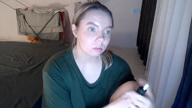 Snapshot of PolinaXXXJones chatting on 02.04.25 PolinaXXXJones online show from 02.04.25