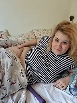 Snapshot of JosieAndYou chatting on 03.01.25 JosieAndYou online show from 03.01.25