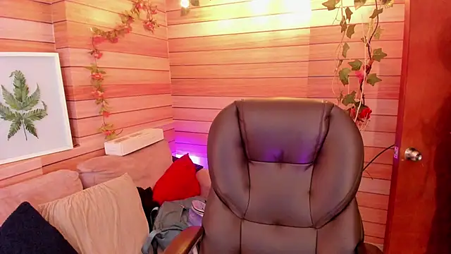 marien thomson  online show from 03.22.25