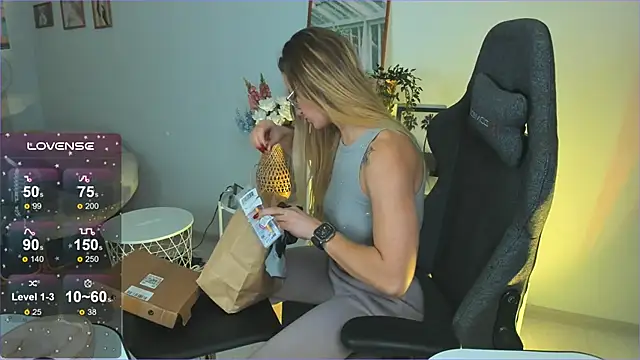 Snapshot of LadyIzabel chatting on 12.03.24 LadyIzabel online show from 12.03.24