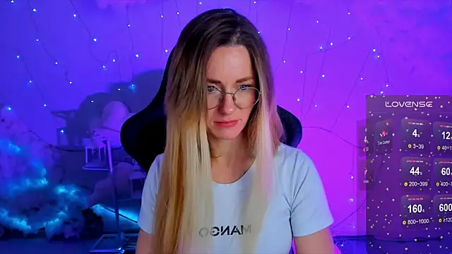 Snapshot of LadyIzabel chatting on 12.23.24 LadyIzabel online show from 12.23.24