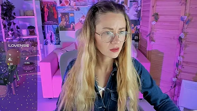 Snapshot of LadyIzabel chatting on 01.18.25 LadyIzabel online show from 01.18.25