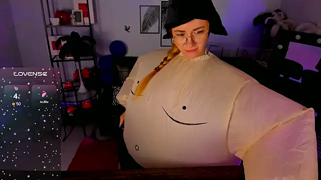 Snapshot of LadyIzabel chatting on 01.25.25 LadyIzabel online show from 01.25.25