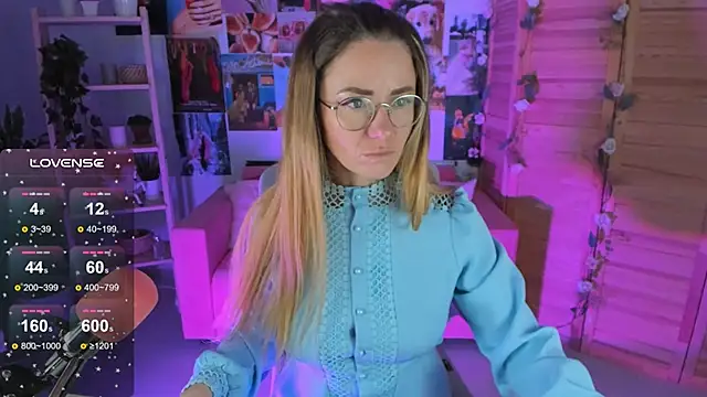 Snapshot of LadyIzabel chatting on 02.08.25 LadyIzabel online show from 02.08.25