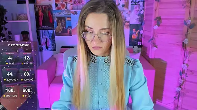 Snapshot of LadyIzabel chatting on 02.08.25 LadyIzabel online show from 02.08.25