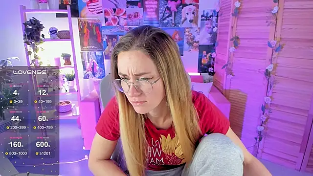 Snapshot of LadyIzabel chatting on 02.21.25 LadyIzabel online show from 02.21.25