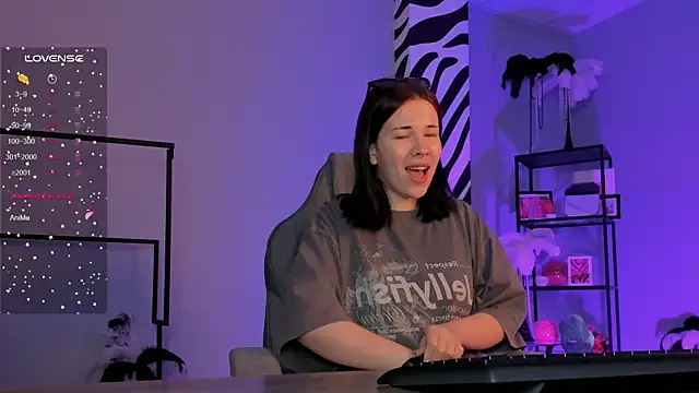 AliceSunday online show from 09.26.25