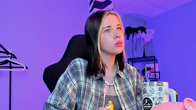 AliceSunday online show from 10.19.25