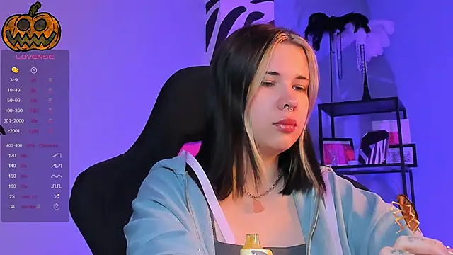 AliceSunday online show from 10.20.25