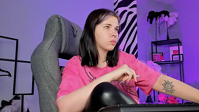 AliceSunday online show from 11.13.25