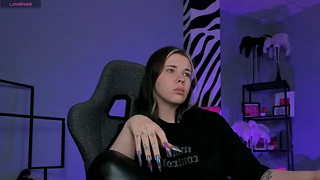 AliceSunday online show from 11.24.25