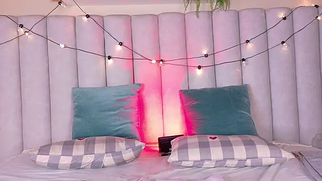 BriaConner  online show from 11.20.25