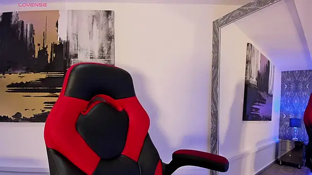 AriRobert  online show from 10.27.25