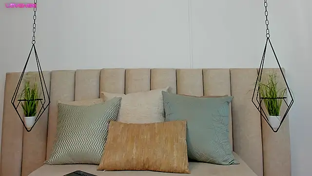 Snapshot of Olivia_Collins1 chatting on 12.29.24 Olivia Collins1 online show from 12.29.24