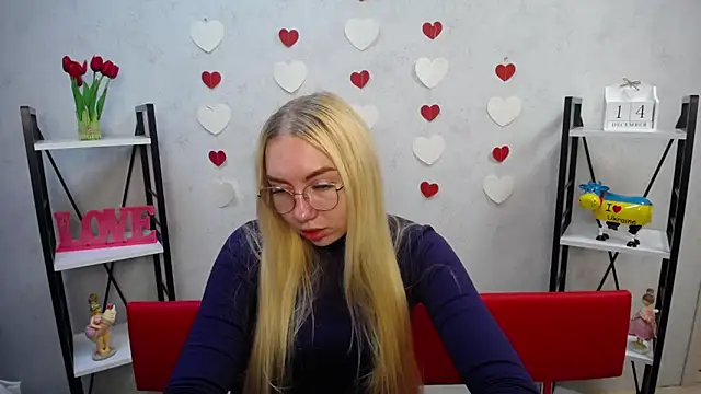 BeatriceFly online show from 12.14.24