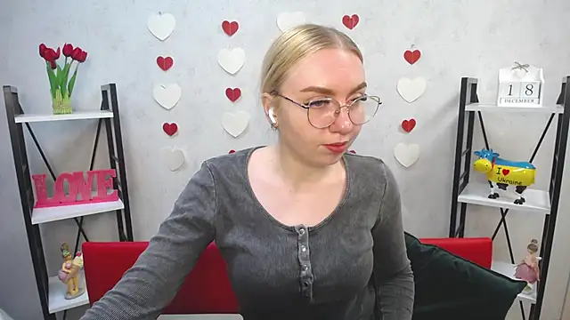 BeatriceFly online show from 12.18.24