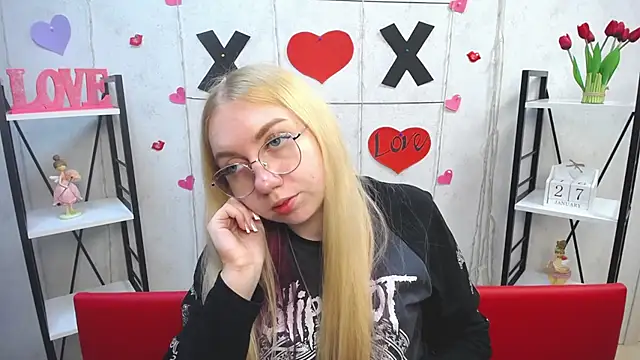 BeatriceFly online show from 01.28.25