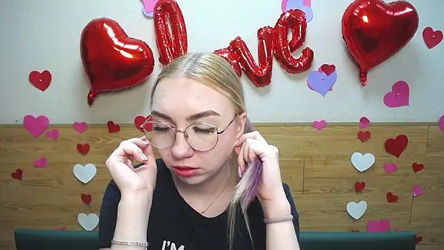 BeatriceFly online show from 03.16.25