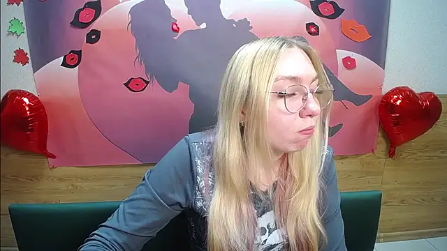 BeatriceFly online show from 10.15.25