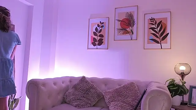 DahianaWalcott online show from 02.10.26