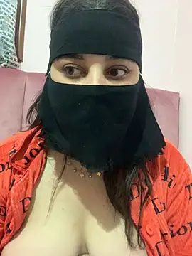 Snapshot of Miss-Soka chatting on 01.19.25 Miss-Soka online show from 01.19.25