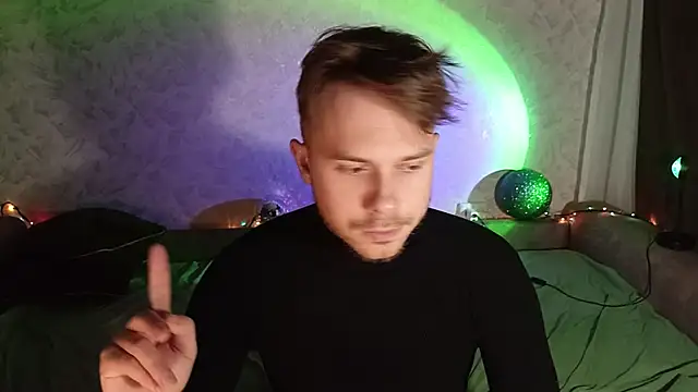 Snapshot of mike_peach chatting on 12.28.24 mike peach online show from 12.28.24