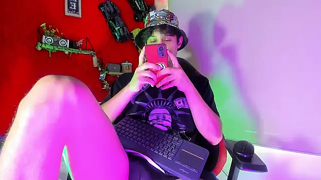 LilOwen  online show from 11.21.25