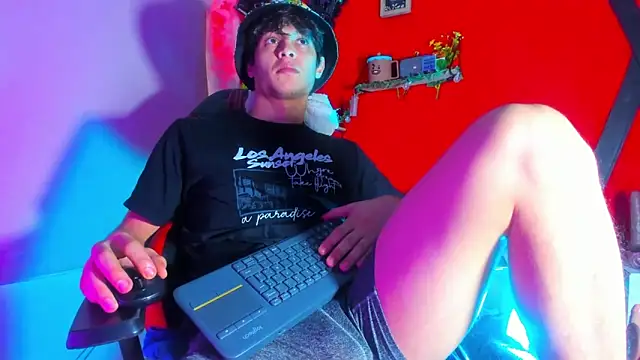 LilOwen  online show from 11.27.25