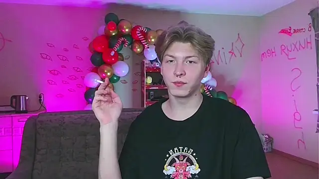 Snapshot of TheMikeSever chatting on 12.26.24 TheMikeSever online show from 12.26.24