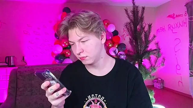 Snapshot of TheMikeSever chatting on 01.02.25 TheMikeSever online show from 01.02.25