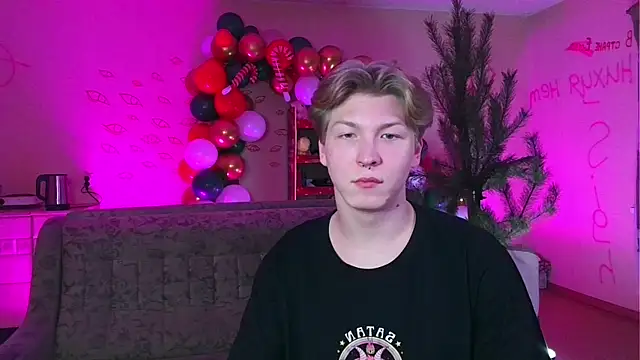 Snapshot of TheMikeSever chatting on 01.03.25 TheMikeSever online show from 01.03.25