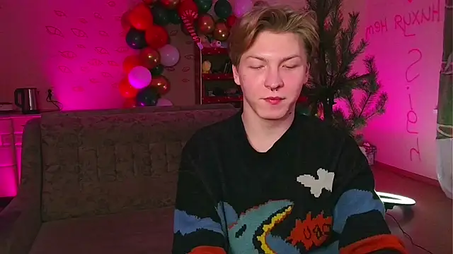 Snapshot of TheMikeSever chatting on 01.05.25 TheMikeSever online show from 01.05.25