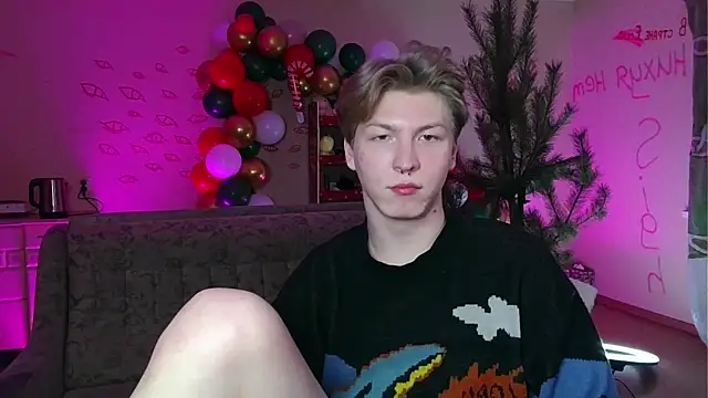 Snapshot of TheMikeSever chatting on 01.05.25 TheMikeSever online show from 01.05.25